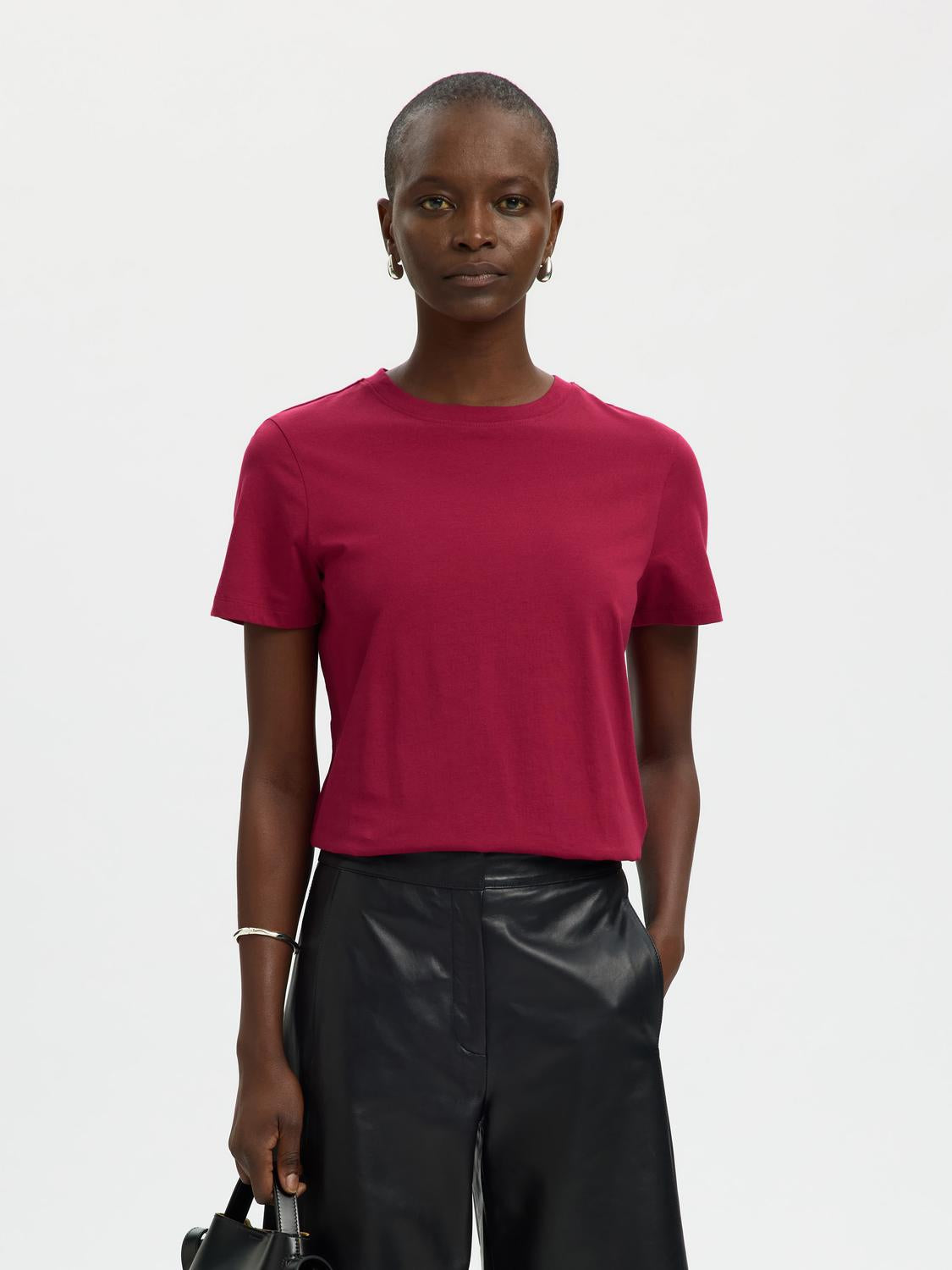 model_shot-front